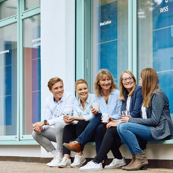 wss-aktiv-beraten-karriere-azubis-deine-ausbildung Zwei Experten bei WSS planen die Karriere eines Unternehmens